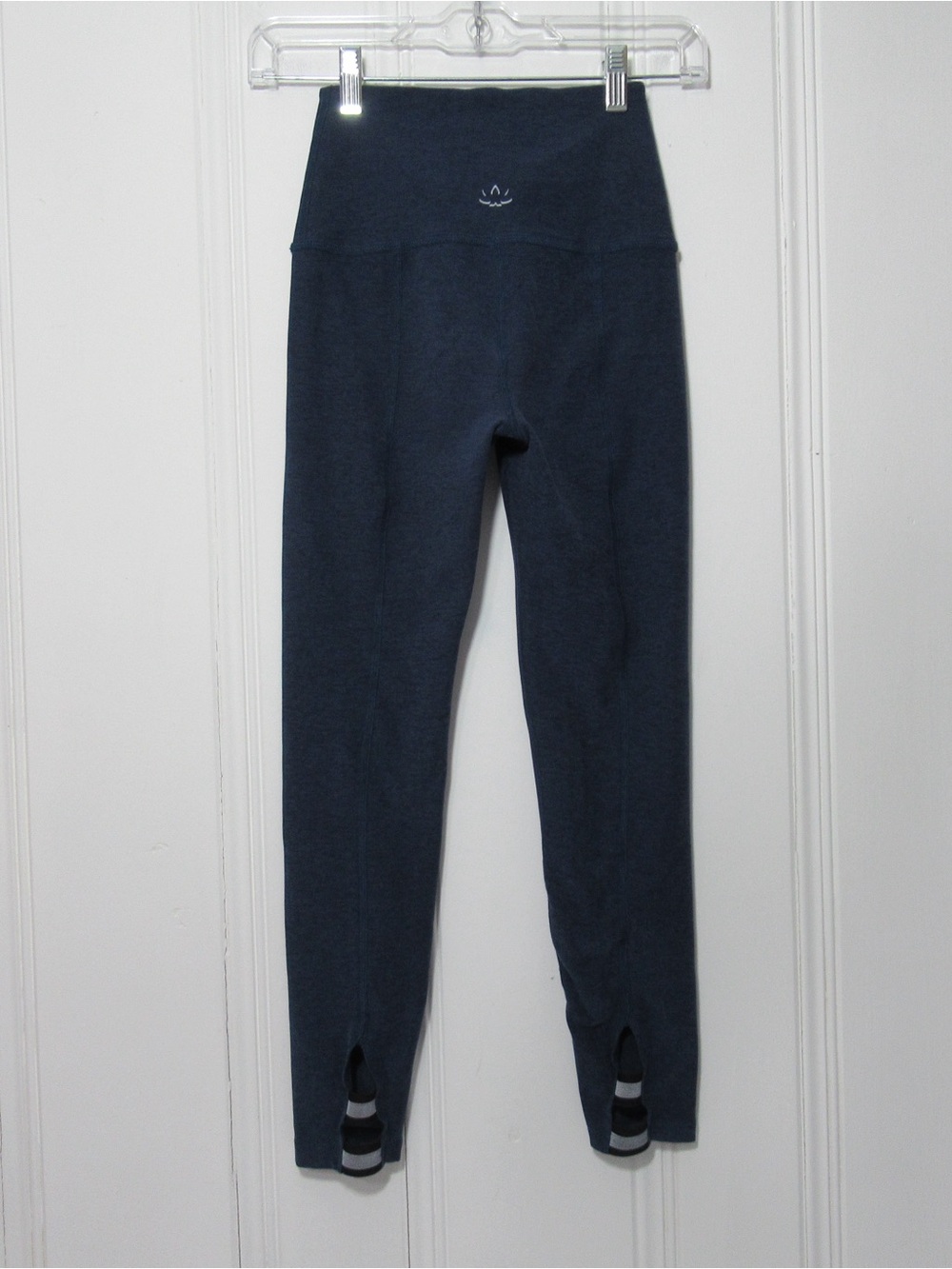 Beyond Yoga Navy High-Waist Ankle Strap Leggings Size Small